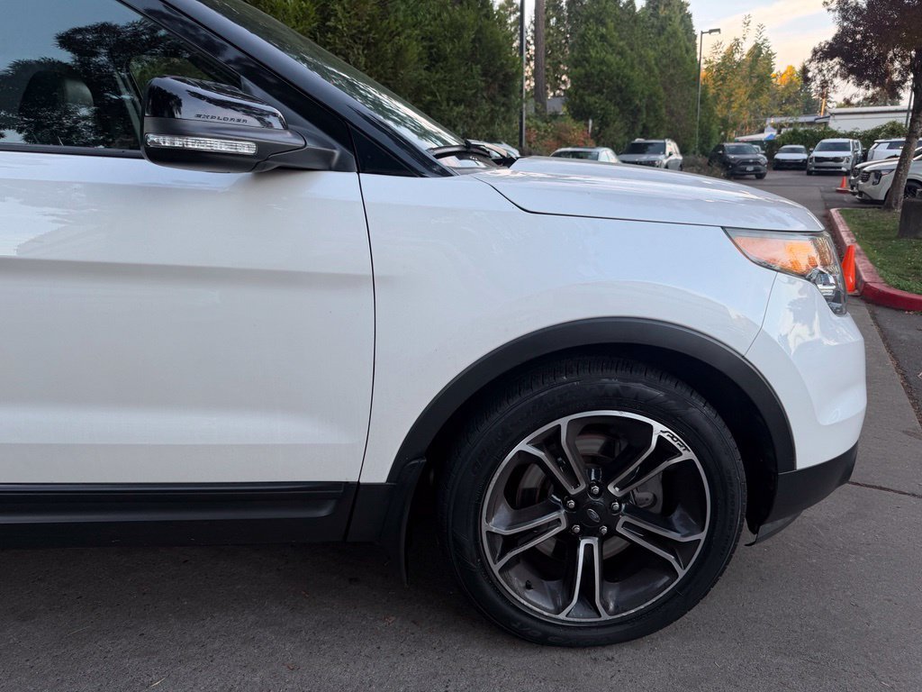 Used 2015 White Platinum Clearcoat Metallic Ford Sport image 3
