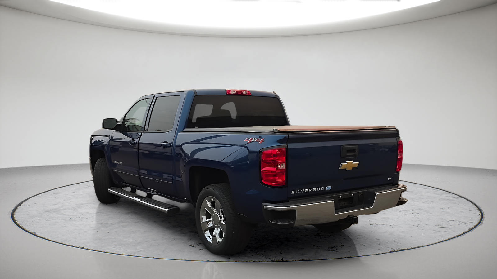 Used 2018 Deep Ocean Blue Chevrolet LT image 9