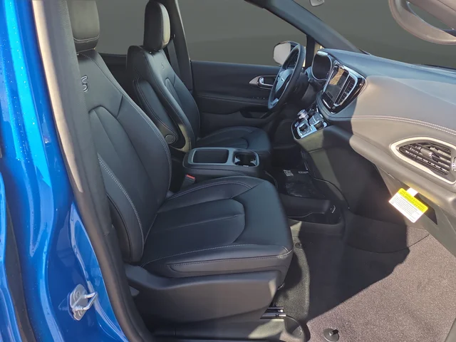 New 2026 Hydro Blue Pearl-Coat Exterior Paint Chrysler Select image 30