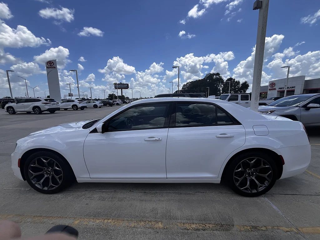 Used 2016 Bright White Clear Coat Chrysler S image 6