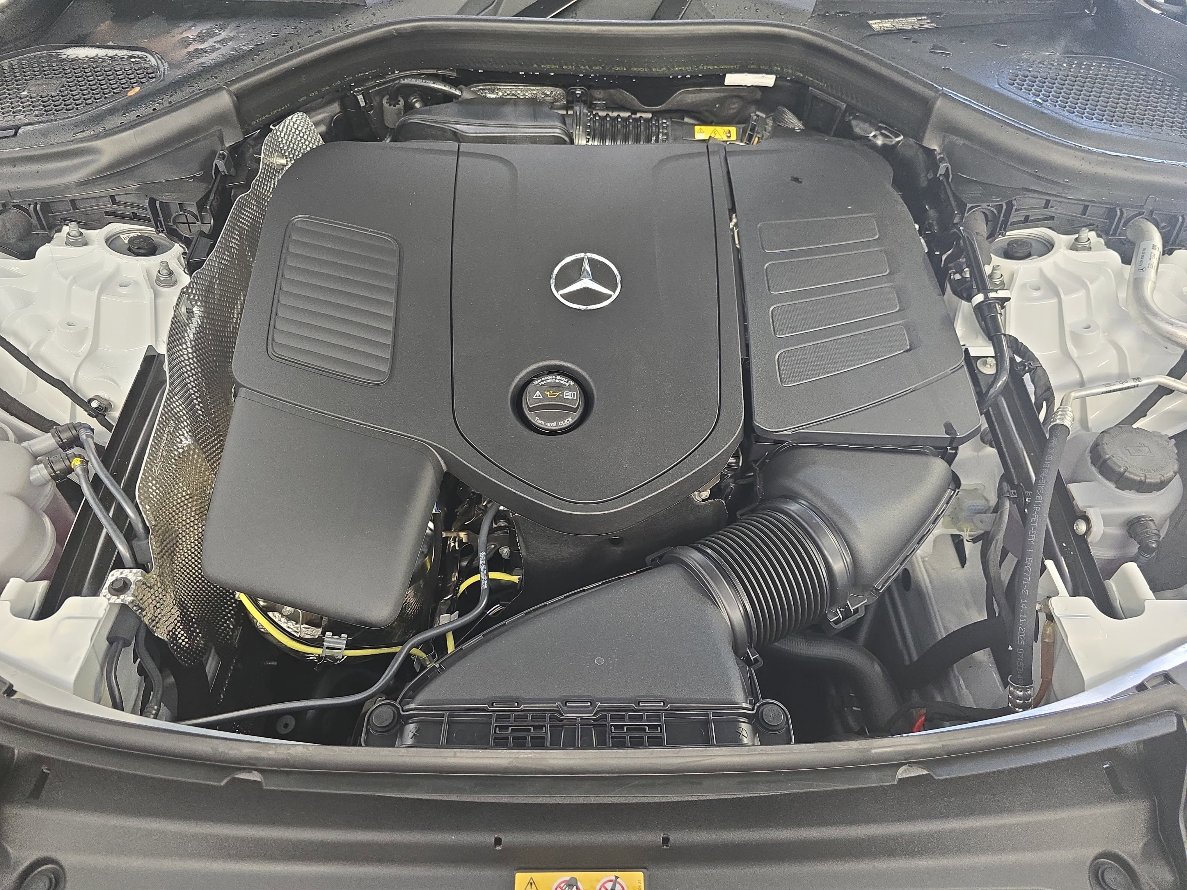 New 2026 MANUFAKTUR Moonlight White Metallic Mercedes-Benz GLC300 image 33