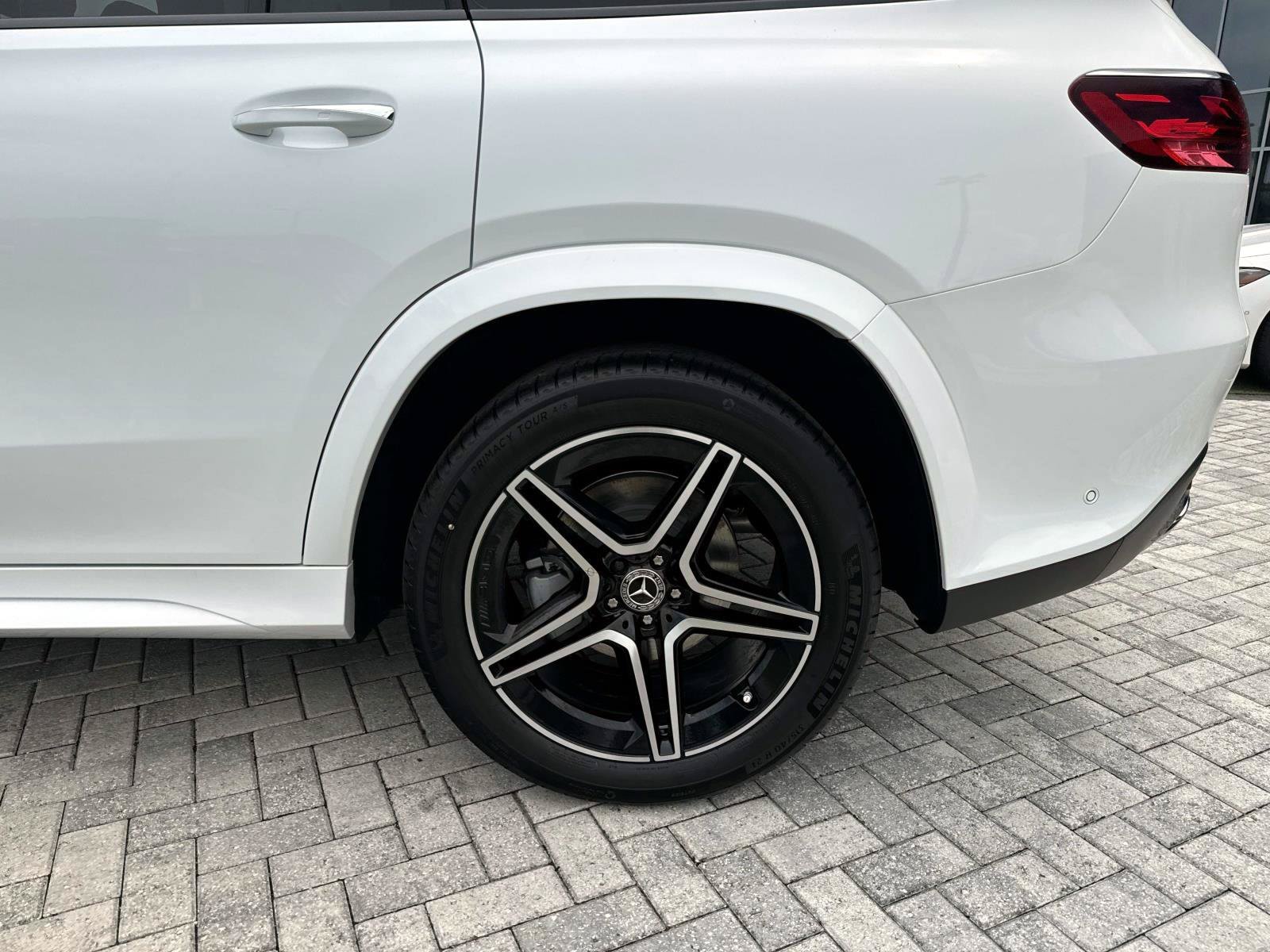 New 2026 Moonlight White Mercedes-Benz 450 4MATIC® SUV image 11