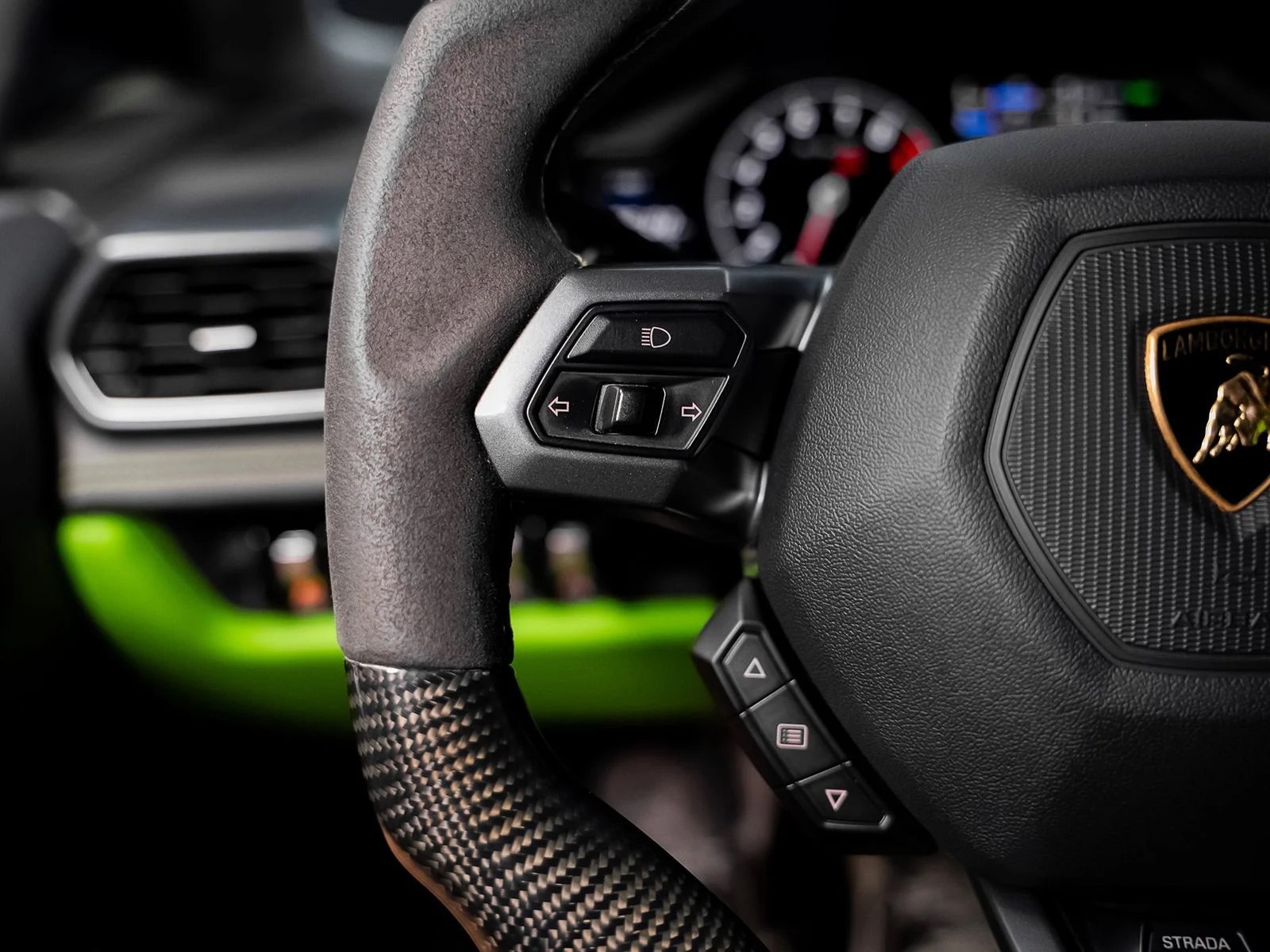 Used 2015 Green Lamborghini LP610-4 image 37