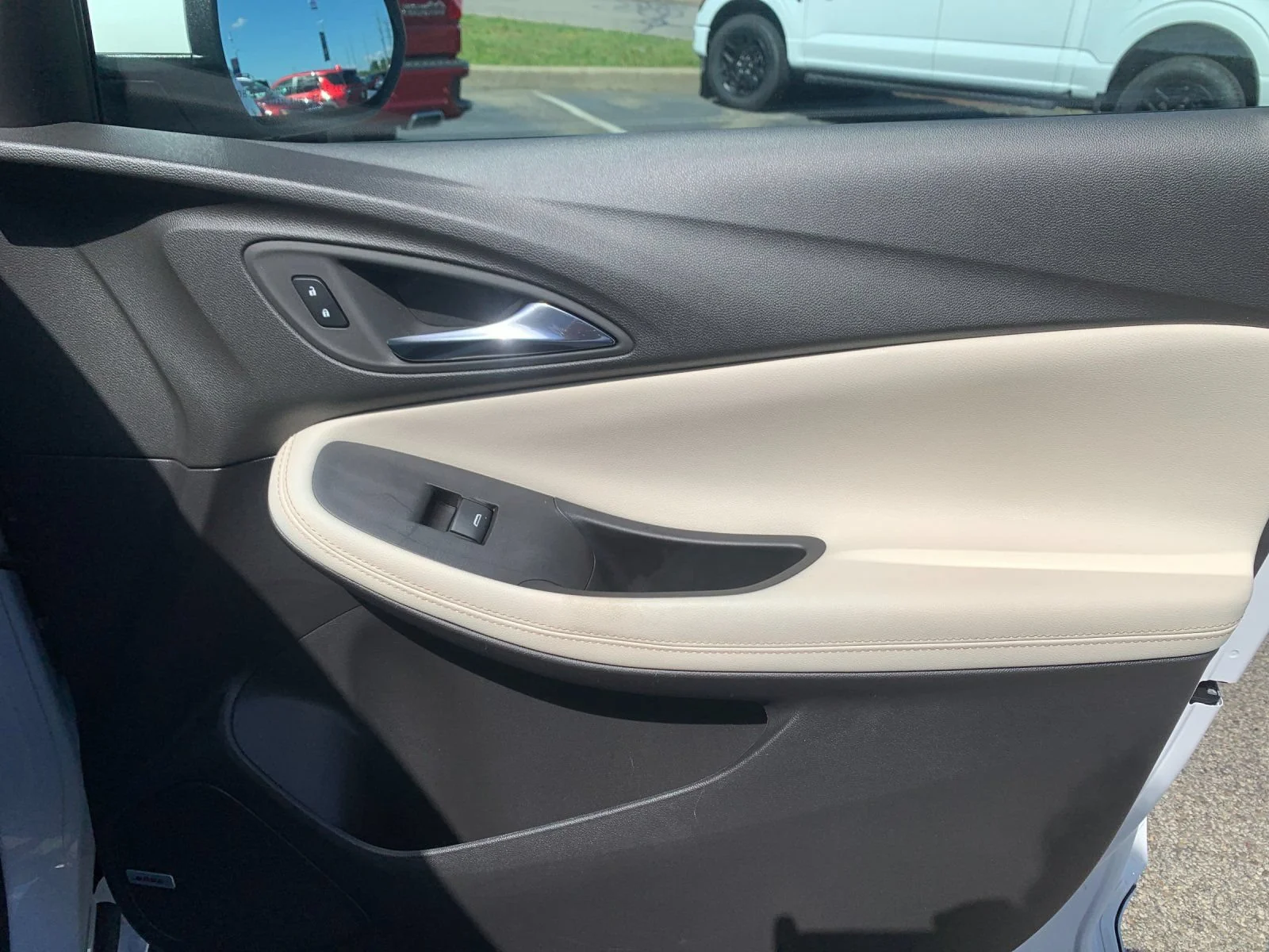 Used 2024 White Frost Tricoat Buick Avenir image 19