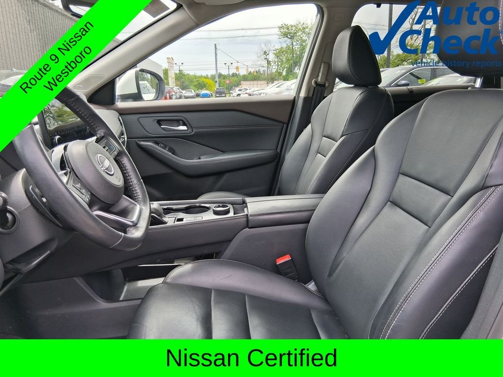 Used 2023 White Nissan SL image 25