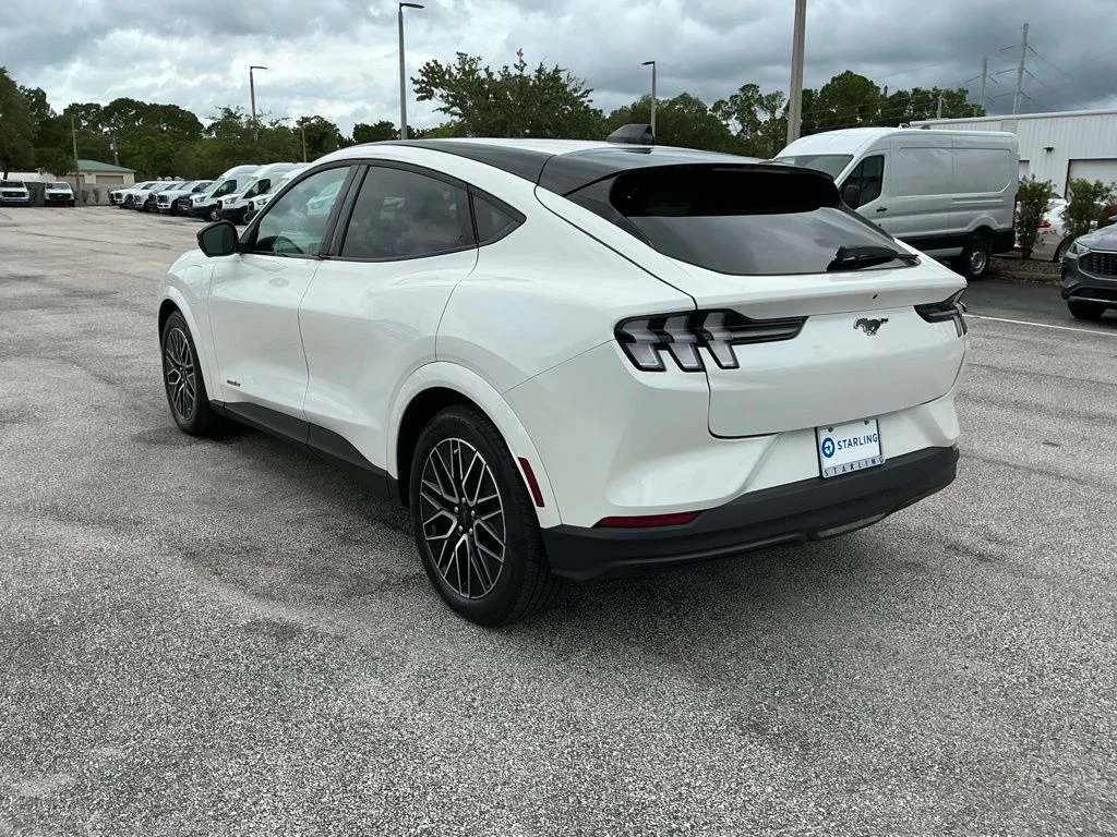 Used 2025 White Ford Premium image 8