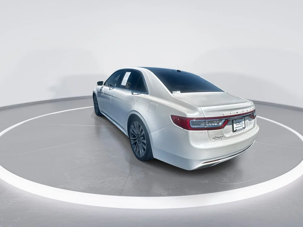 Used 2017 White Lincoln Select image 6