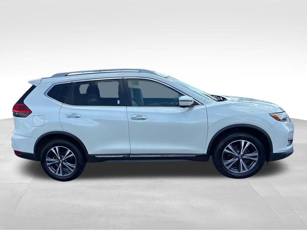 Used 2017 White Nissan SL image 6