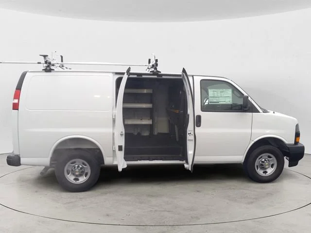 New 2025 Summit White Chevrolet WT image 6