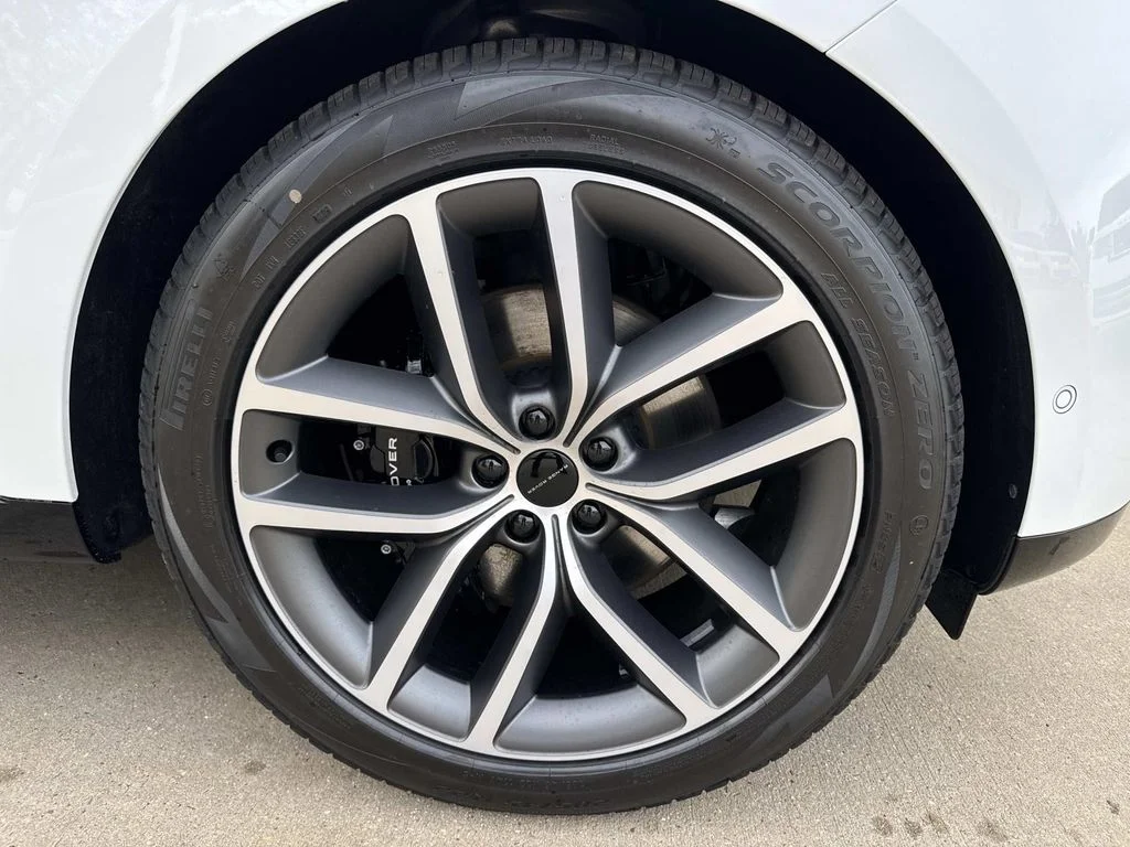 2026 Land Rover Range Rover SE - Photo 6