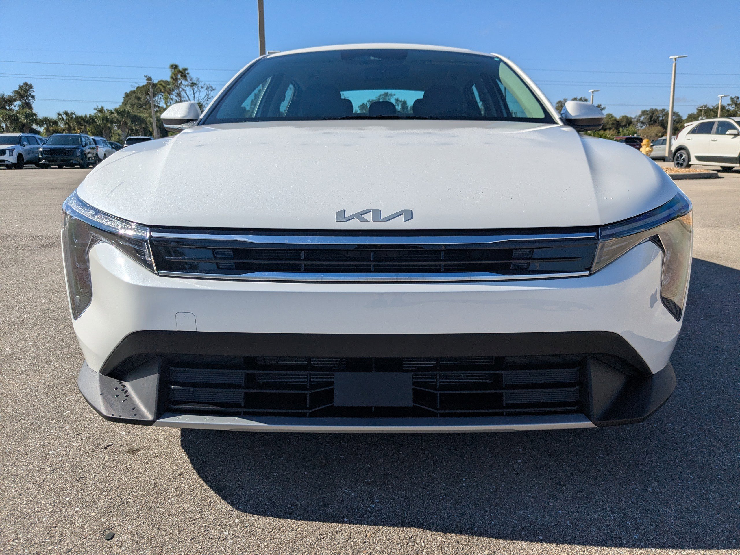 New 2025 Snow White Pearl Kia EX image 10