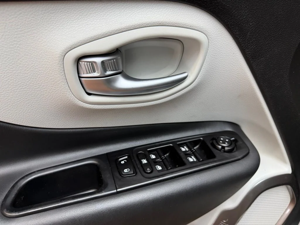 Used 2022 White Jeep Limited image 20