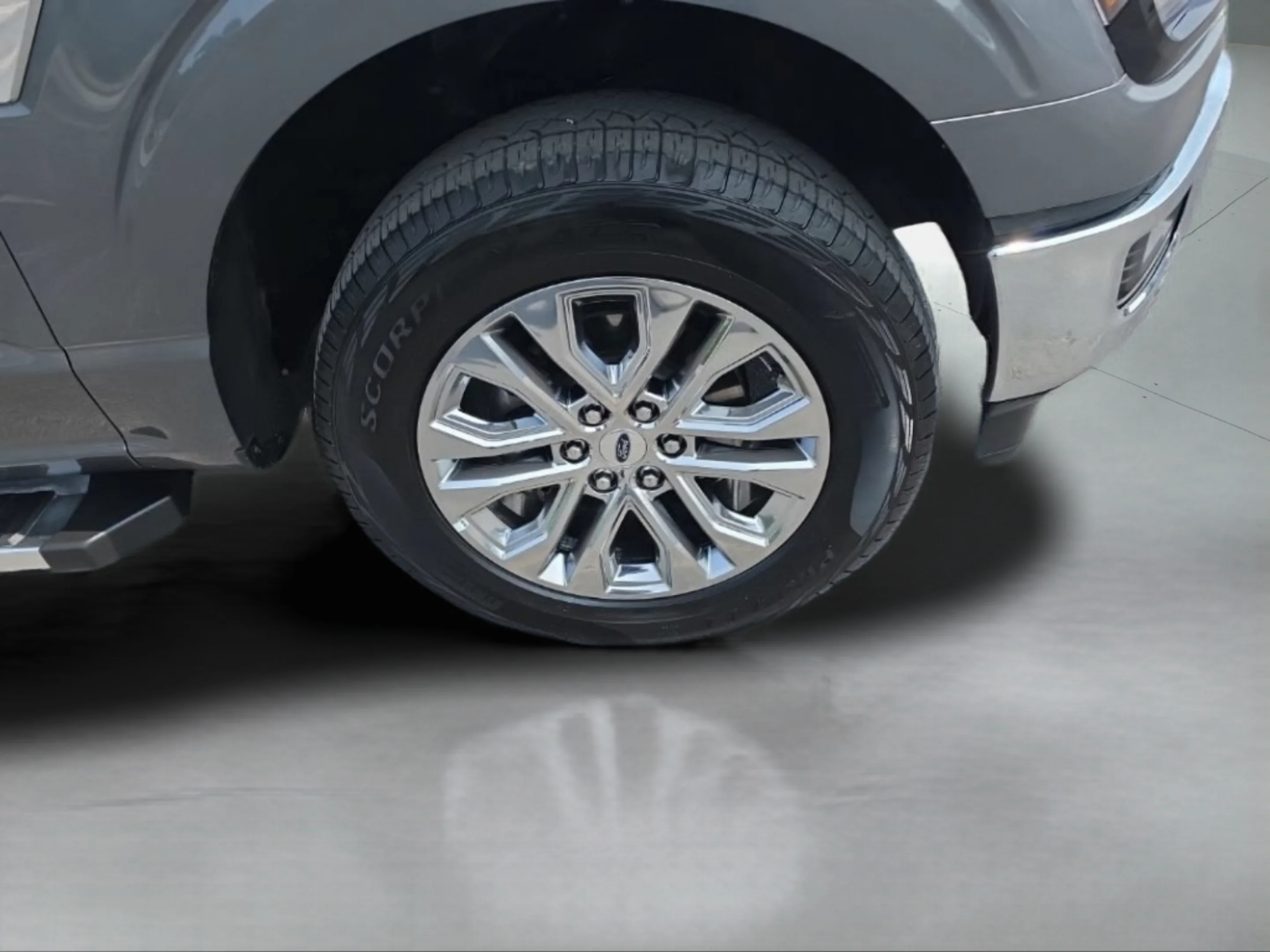 Used 2025 Gray Ford XLT image 15