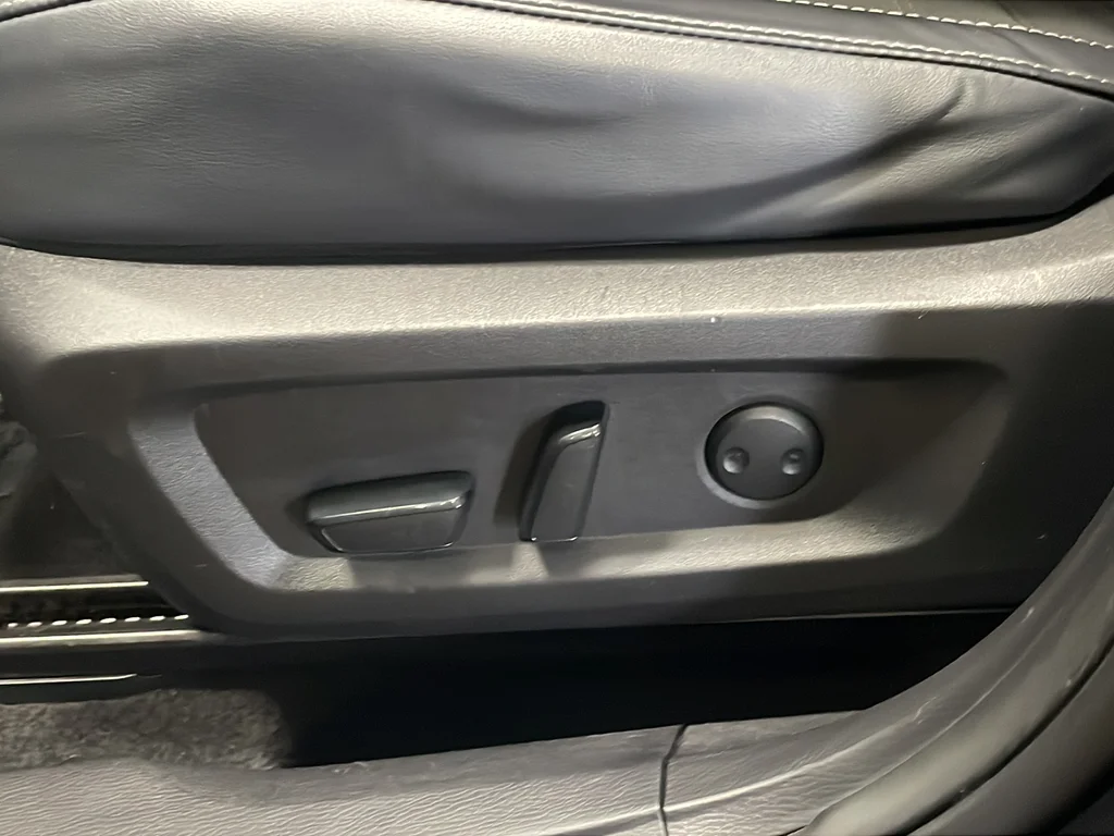 Used 2024 Black Mitsubishi SE image 18