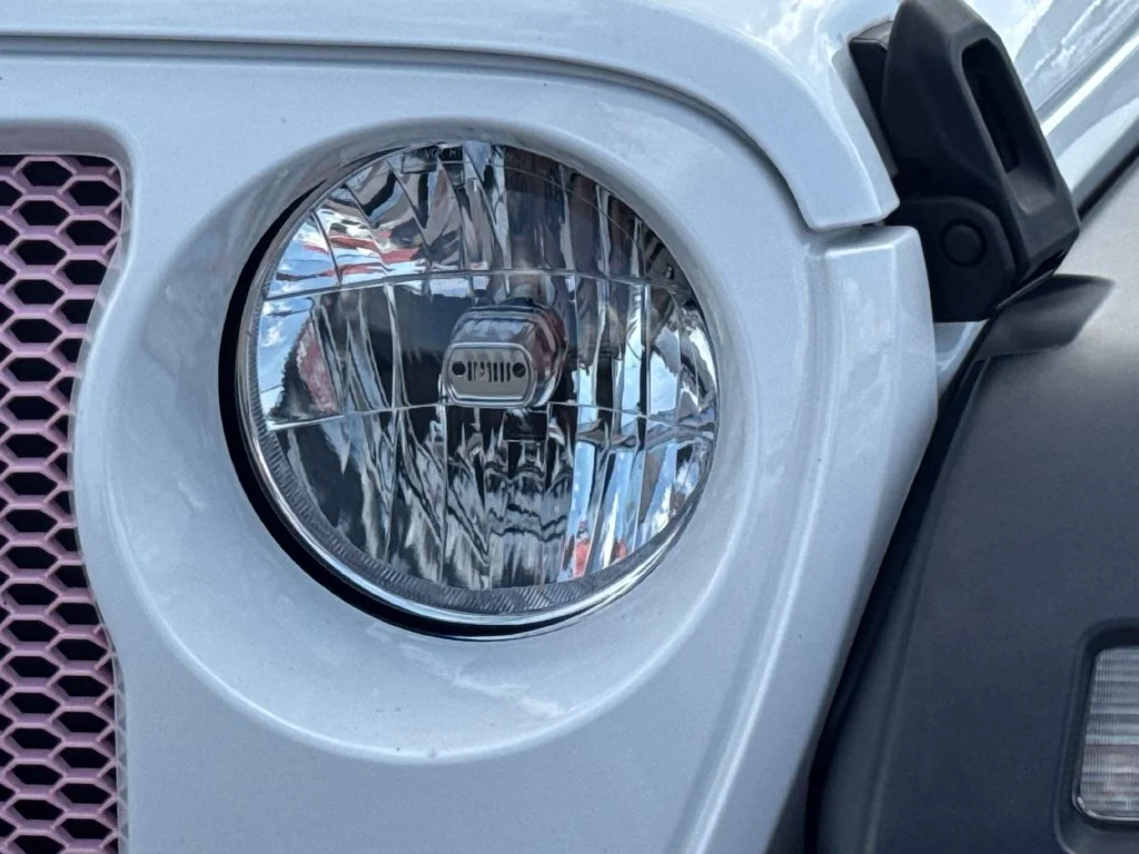 Used 2023 White Jeep Sport image 15