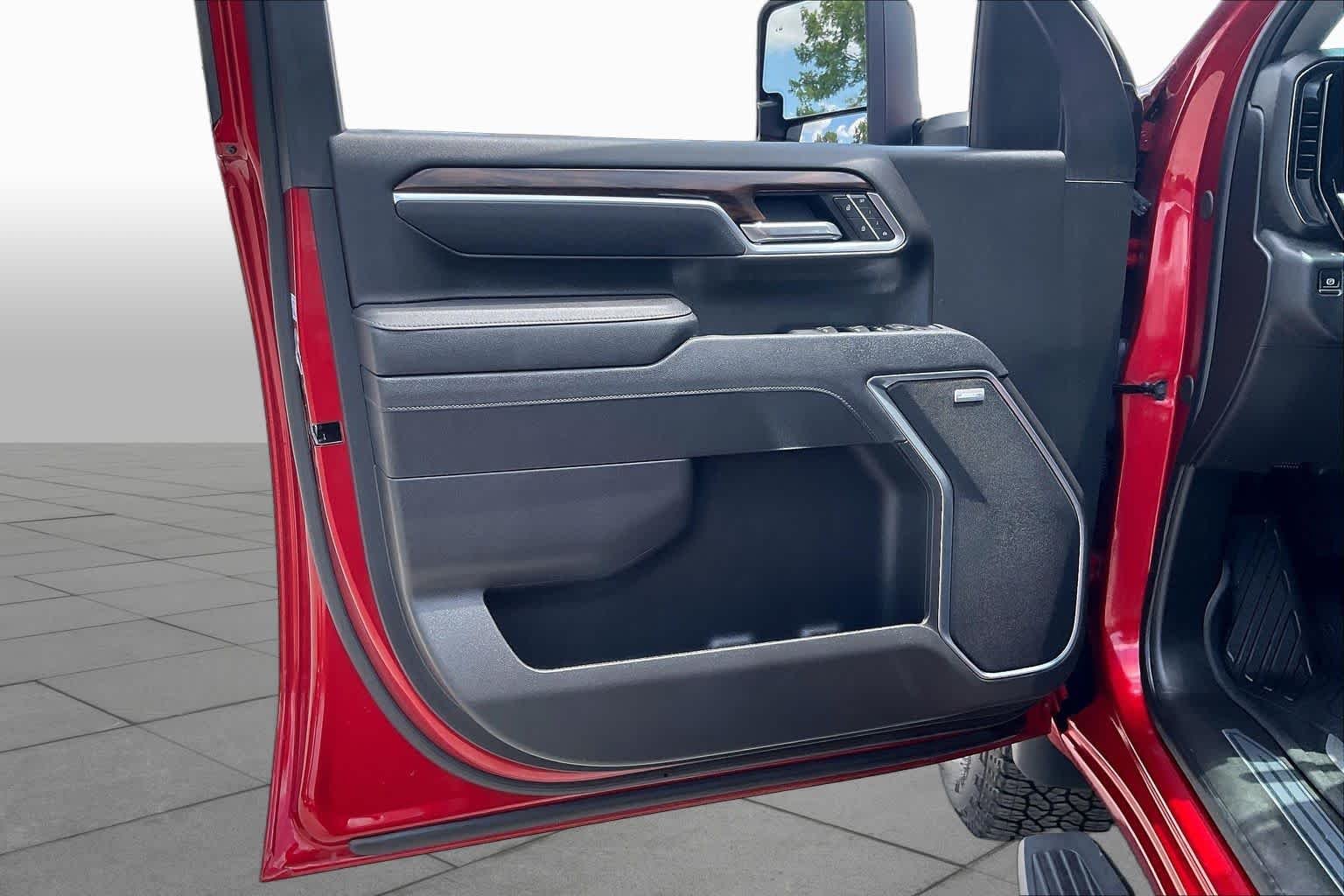 Used 2025 Volcanic Red Tintcoat GMC SLT image 21