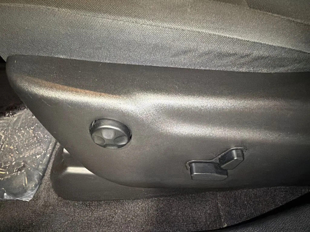 Used 2015 Bright White Clearcoat Jeep Laredo image 21