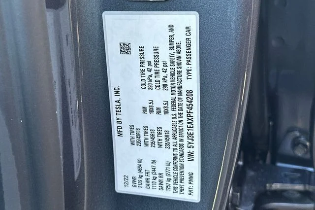 Used 2023  Tesla Base image 31