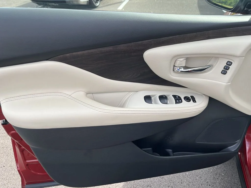 Used 2023 Red Nissan Platinum image 13