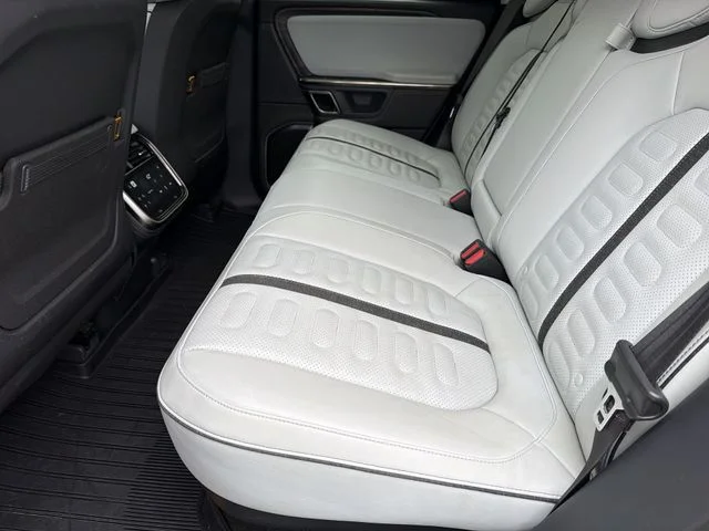 Used 2022  Rivian Adventure image 20
