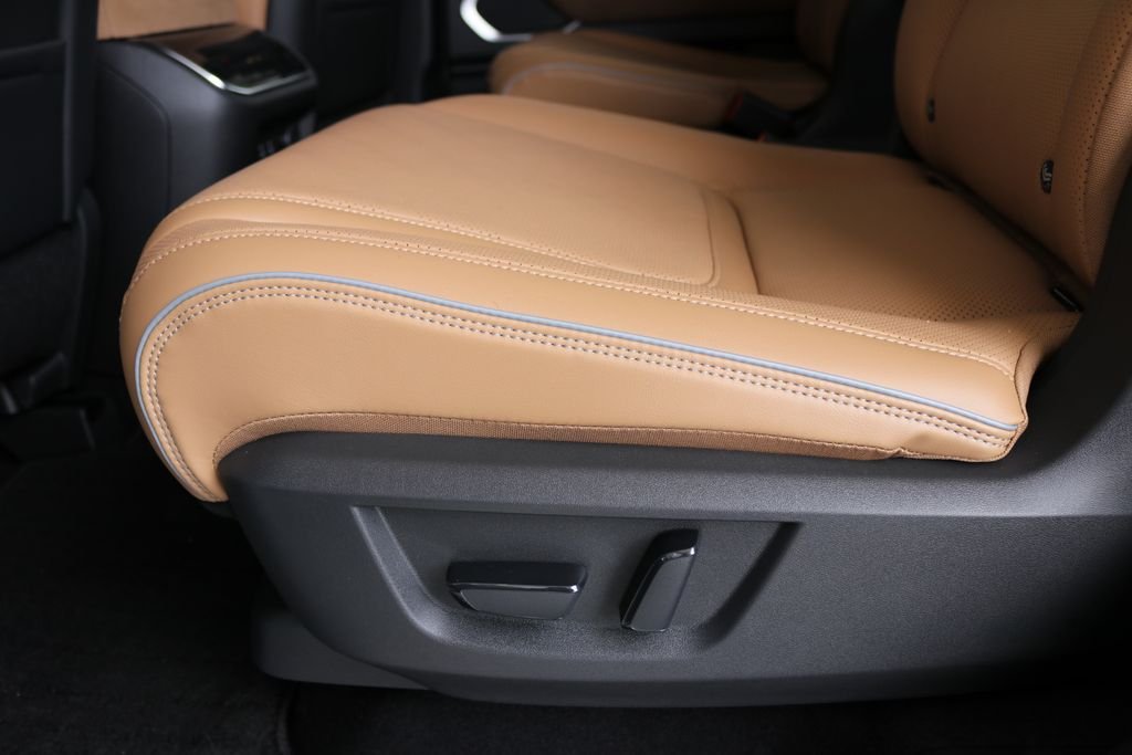 New 2026 RADIANT WHITE INFINITI Luxe 4WD image 28