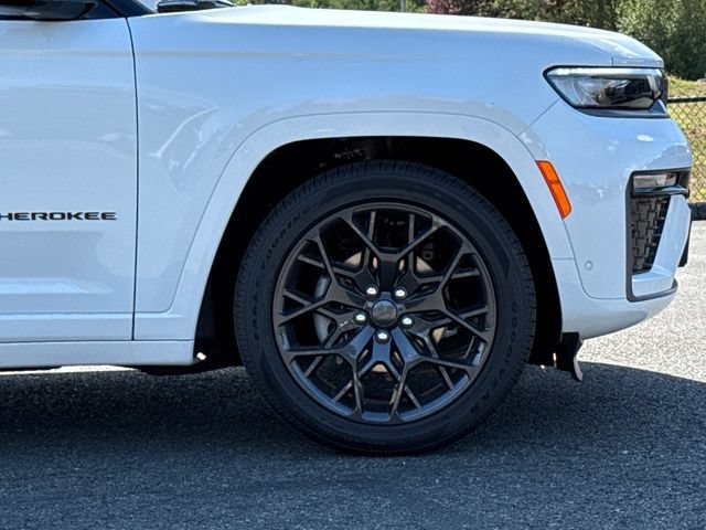New 2026 Bright White Clear-Coat Exterior Paint Jeep Summit image 7
