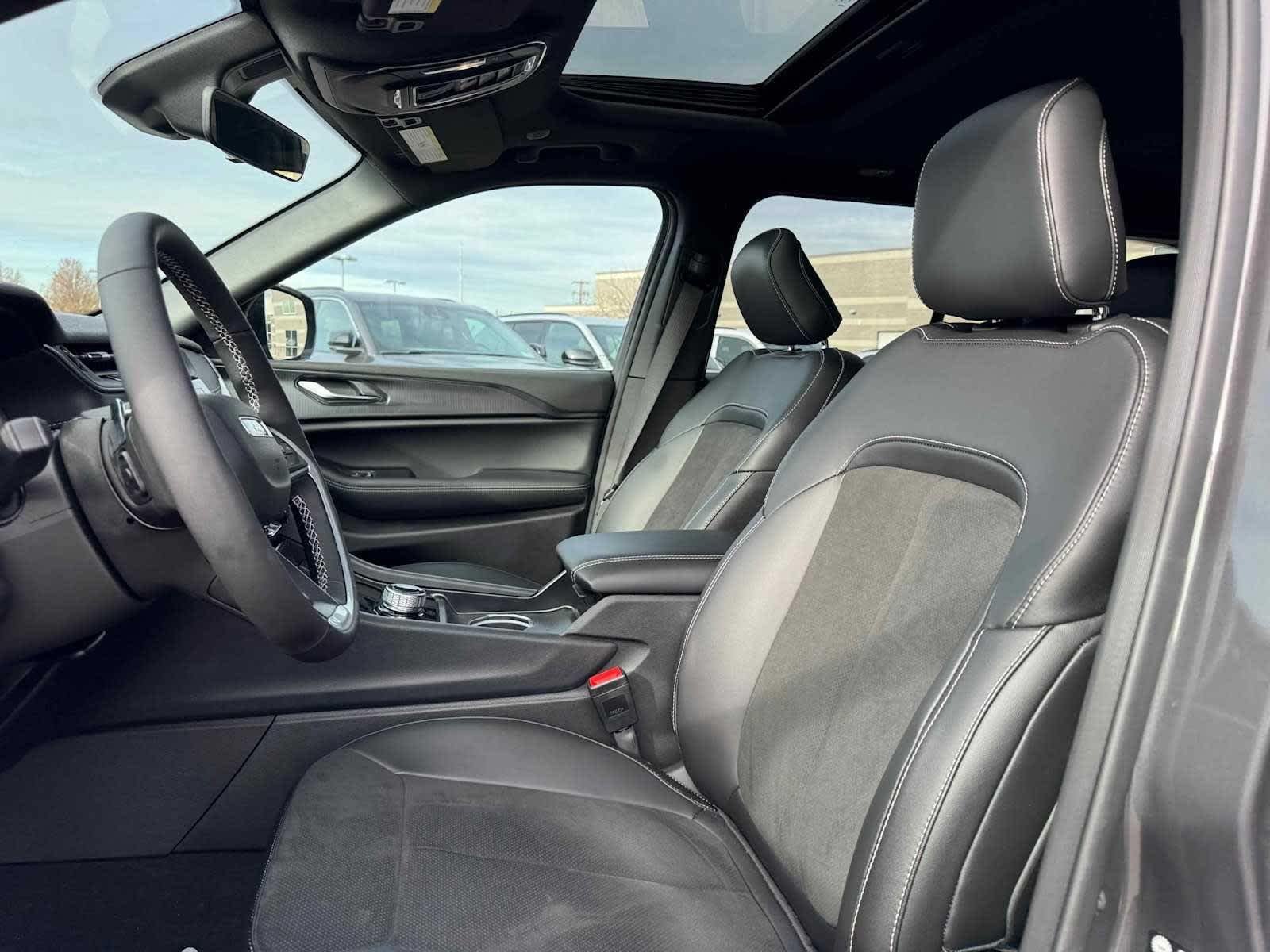 2025 Jeep Grand Cherokee Altitude - Photo 11