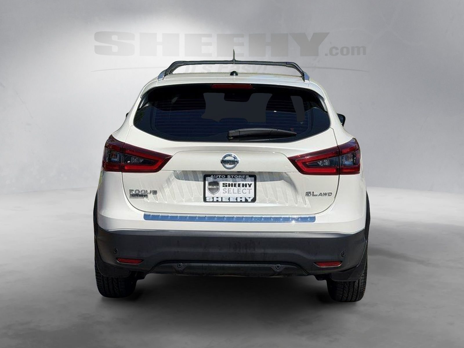 Used 2022 White Nissan SL image 16