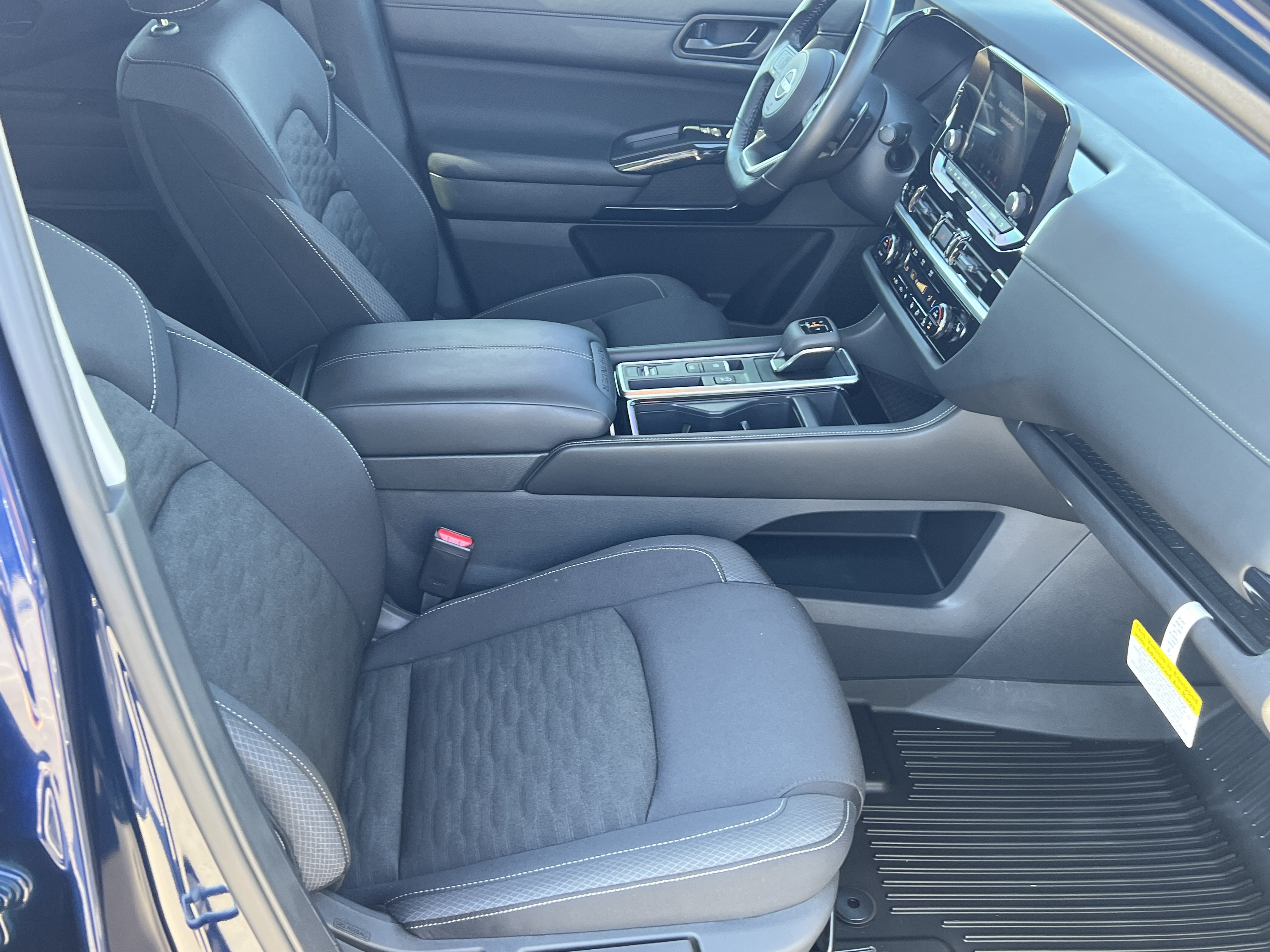Used 2025 Deep Ocean Blue Pearl Nissan SV image 17