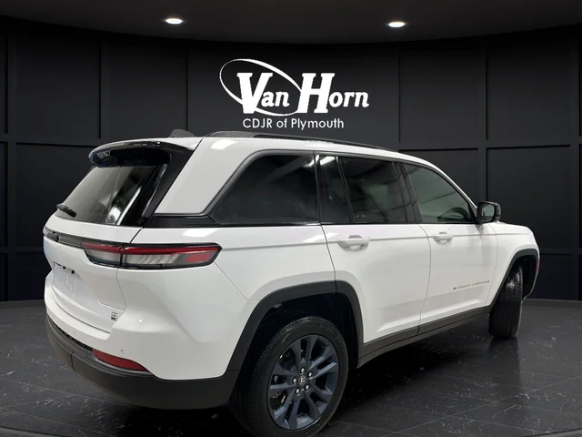 New 2026 Bright White Clear-Coat Exterior Paint Jeep Limited image 7