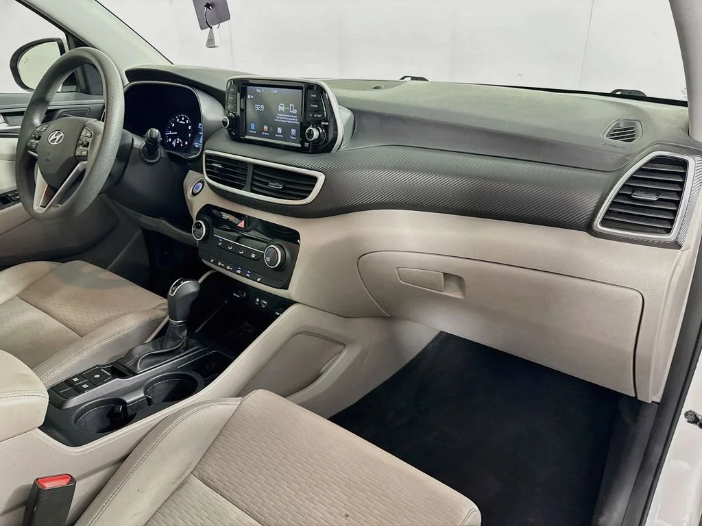 Used 2019 White Hyundai Value image 34