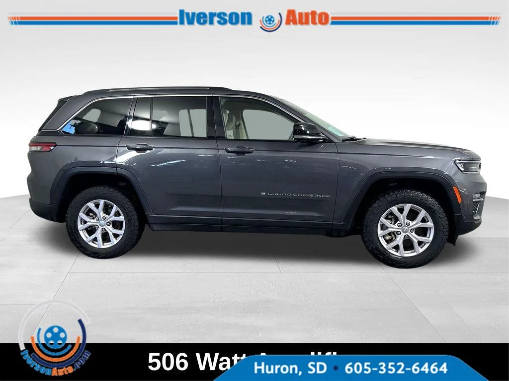 Used 2022 Baltic Gray Metallic Clearcoat Jeep Limited image 13