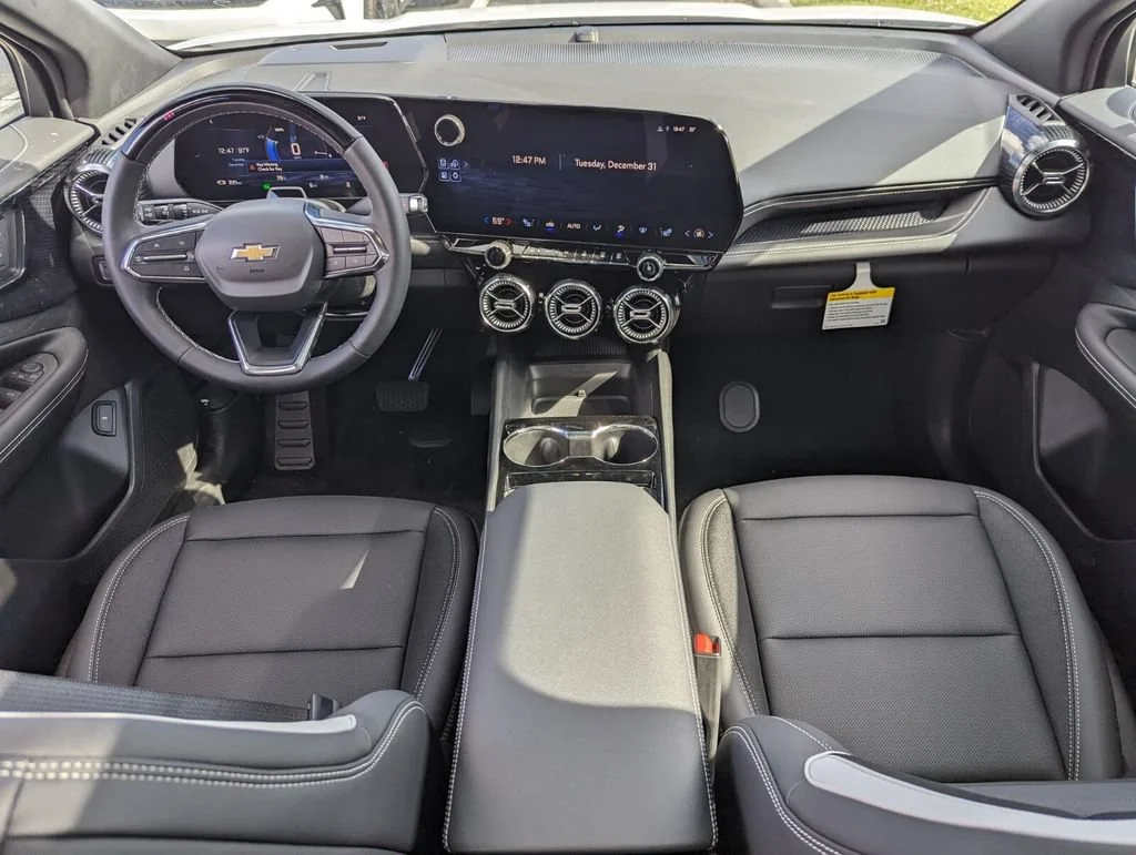 New 2025 Summit White Chevrolet LT image 9