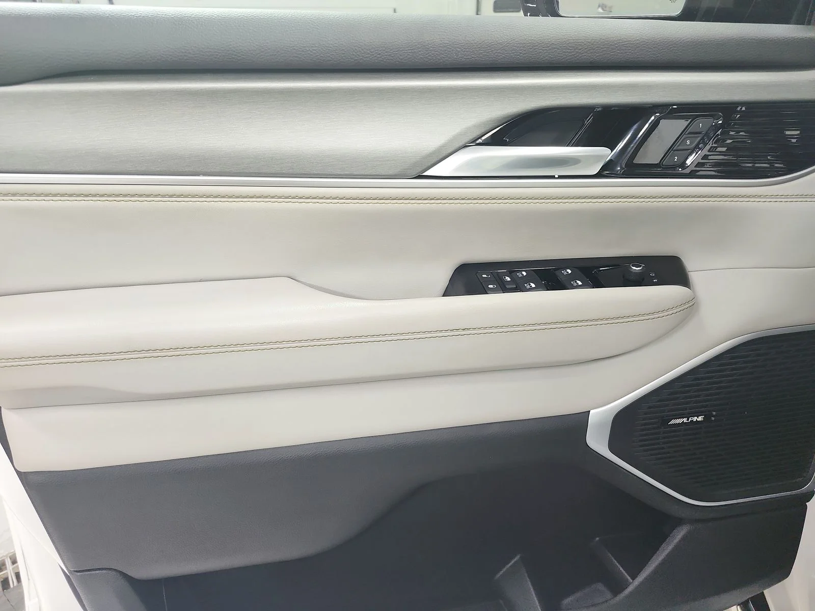 Used 2025 Bright White Clearcoat Jeep Base image 37