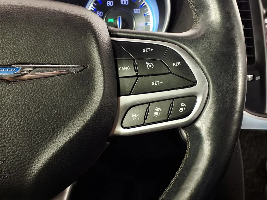 Used 2018 Velvet Red Pear Chrysler Limited image 21