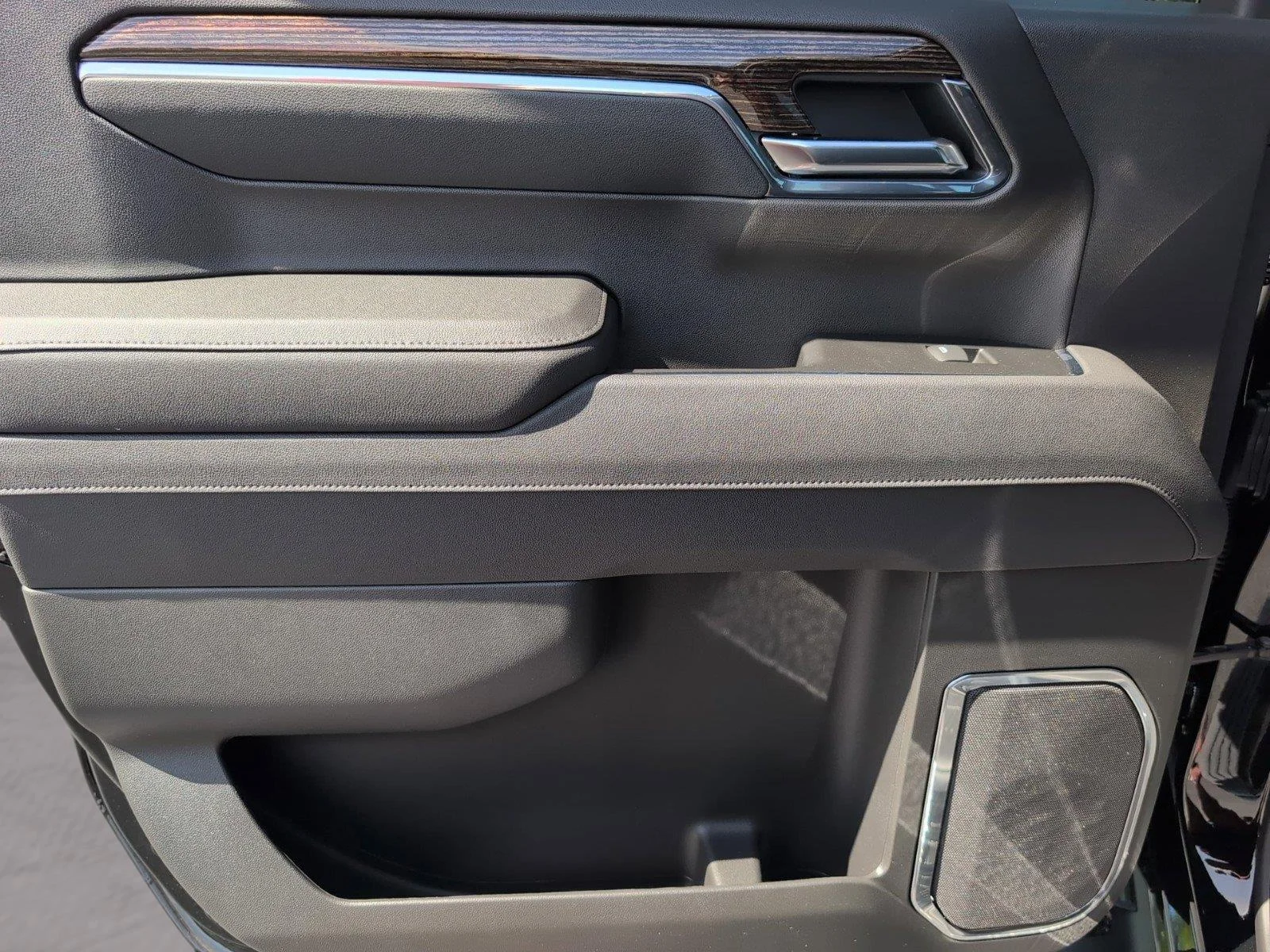 New 2026 Onyx Black GMC Elevation image 10