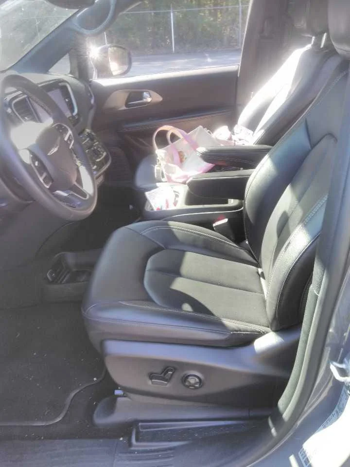 Used 2025 Gray Chrysler Select image 2