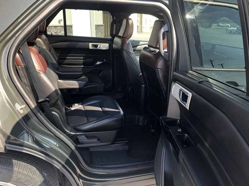 Used 2022 Grey Ford Platinum image 20