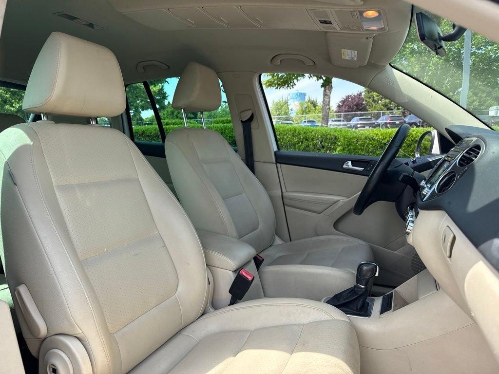 Used 2013 Candy White Volkswagen AWD One-Owner image 22