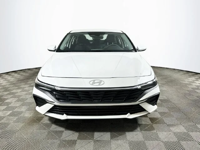 New 2026 White Hyundai SE image 8