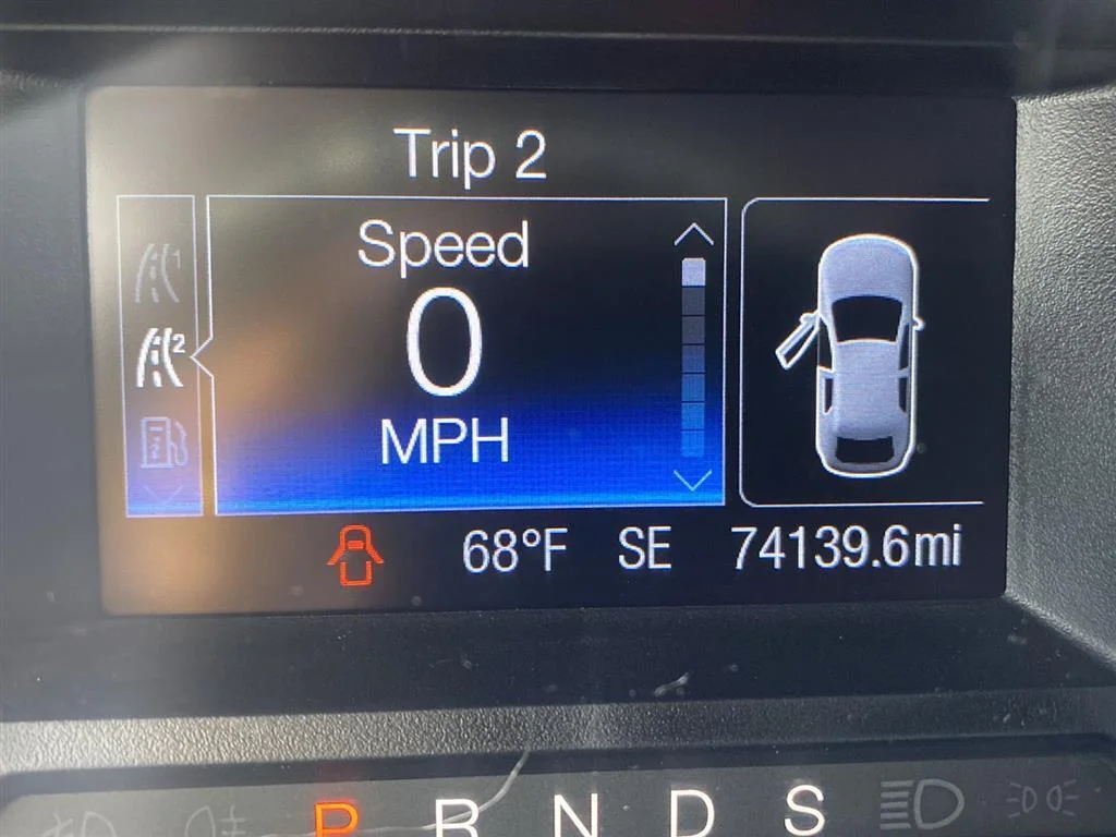 Used 2015 Magnetic Metallic Ford SE image 16