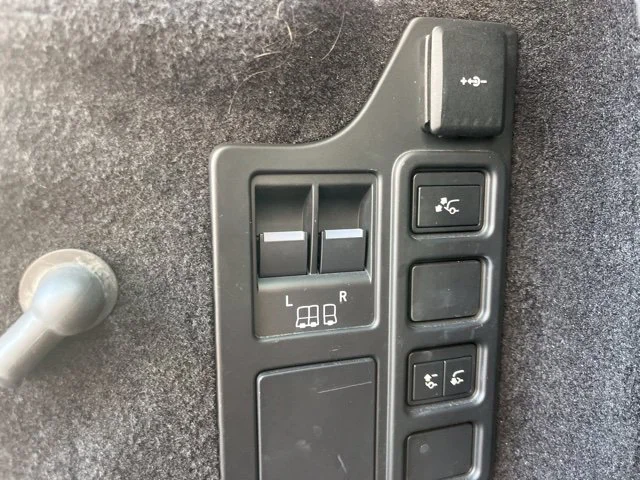 Used 2021 Eiger Gray Metallic Land Rover S image 15