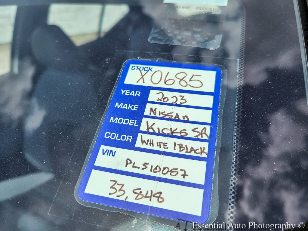 Used 2023 Aspen White Tricoat/Super Black Nissan SR image 22