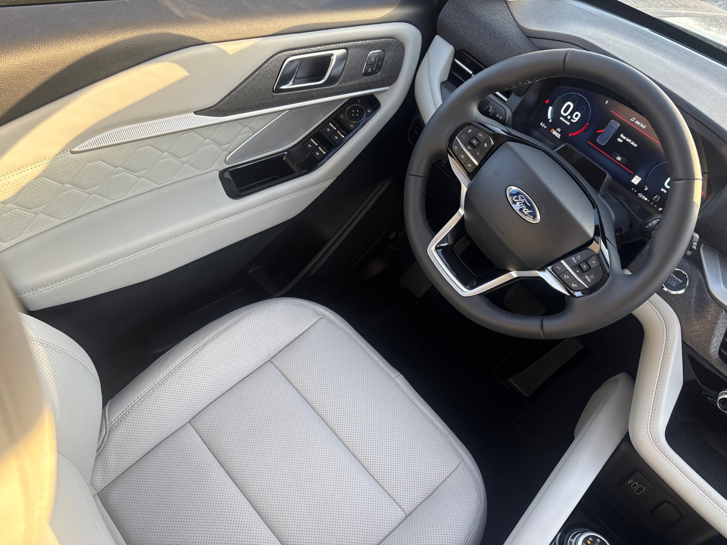 2026 Ford Explorer Platinum - Photo 12