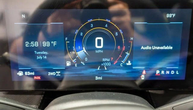 New 2027 Summit White Chevrolet LT image 19