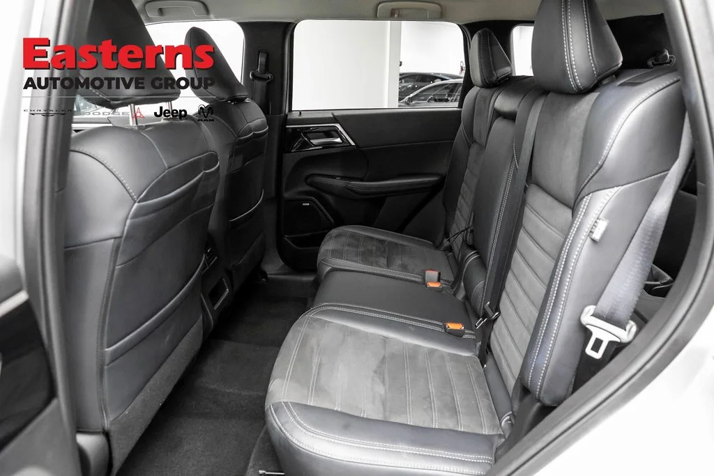 Used 2025 Silver Mitsubishi SE image 21