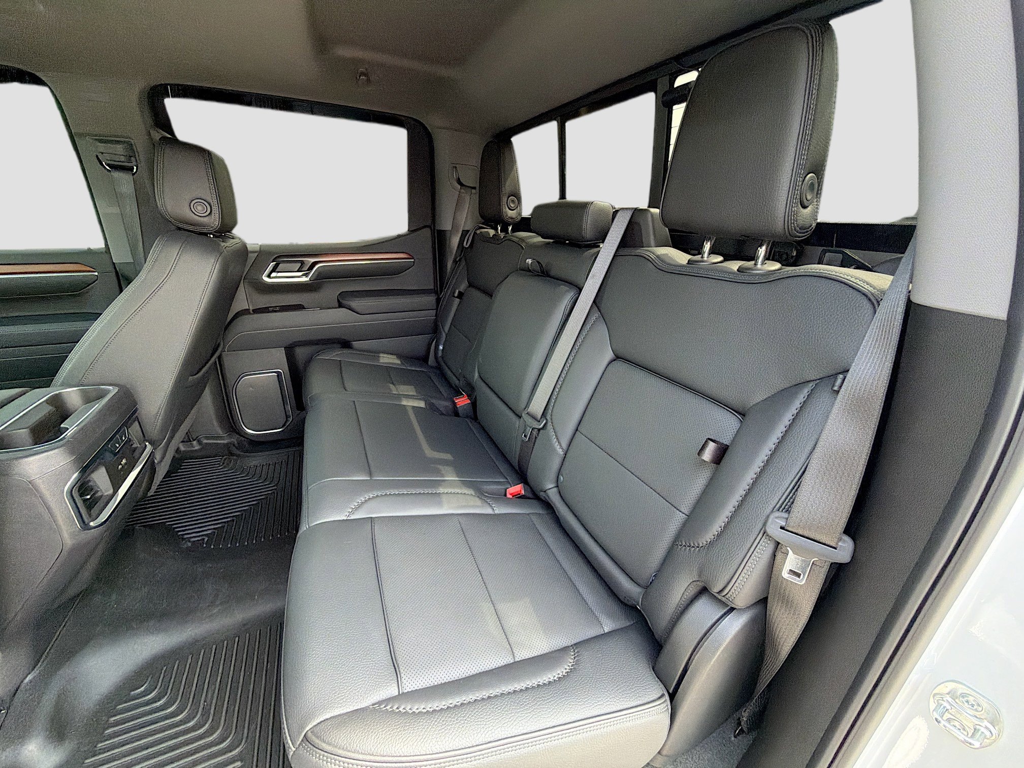 Used 2025 White Frost Tricoat GMC Denali image 20