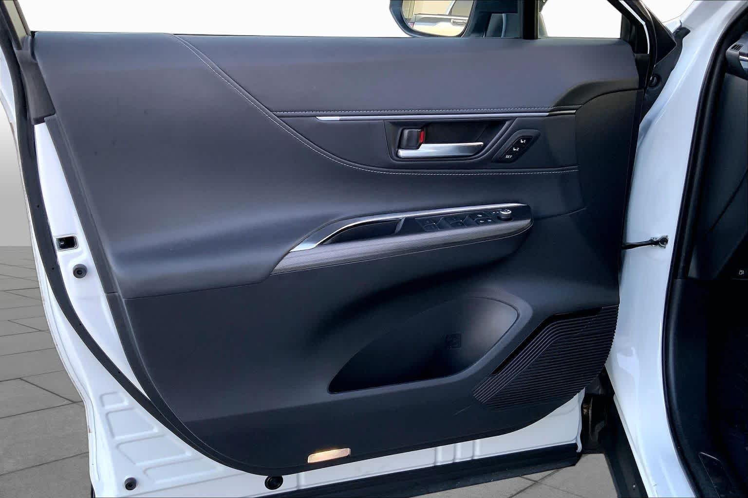 Used 2024 Wind Chill Pearl Toyota Nightshade image 19