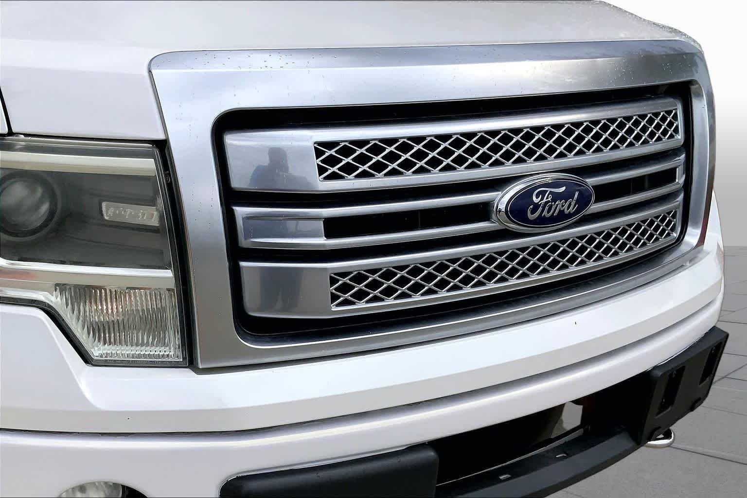 Used 2013 White Platinum Metallic Tri-Coat Ford Platinum image 31