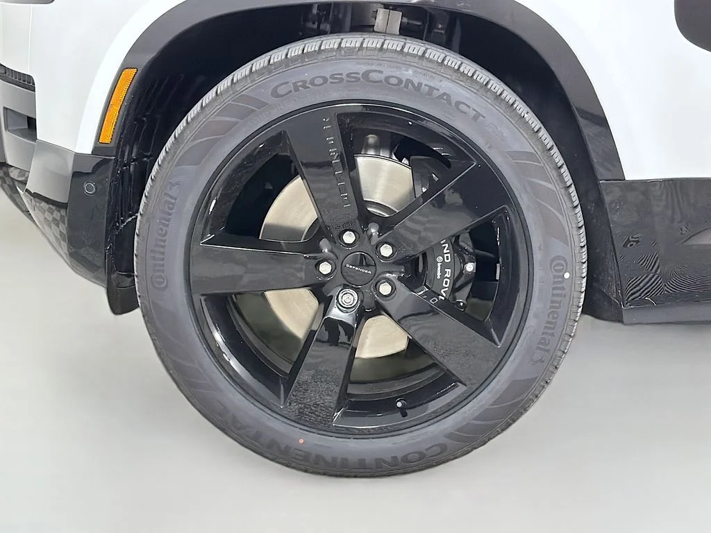 New 2026 Fuji White Land Rover V8 image 33
